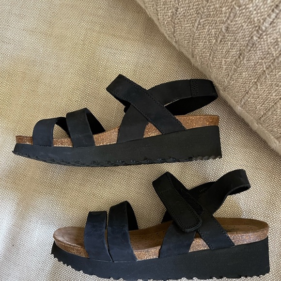 Spring Step sandals. - Picture 2 of 8